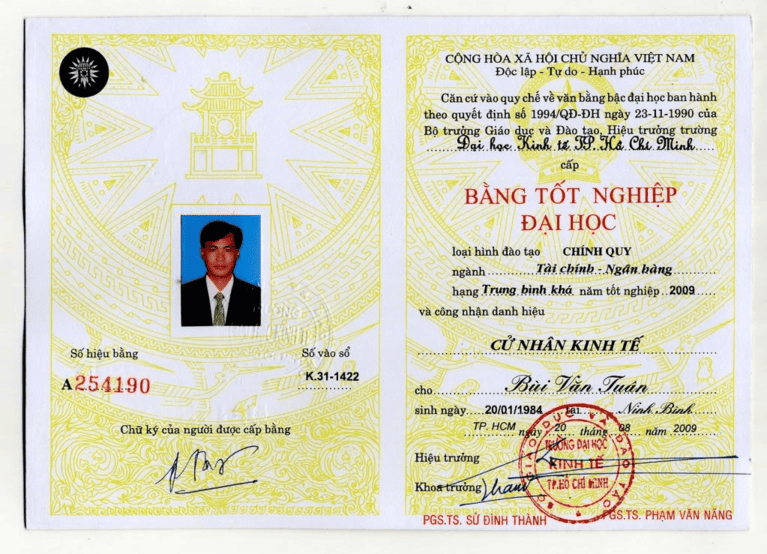 Thành phẩm thực tế mẫu bằng đại học Kinh Tế TP.HCM niên khóa cũ